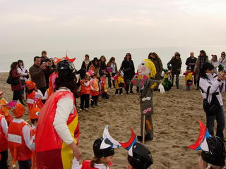 Rua de Carnaval organizada por la escuela GIMBEB&Eacute; en las calles del norte de Gav&agrave; Mar (1 de Febrero de 2008)